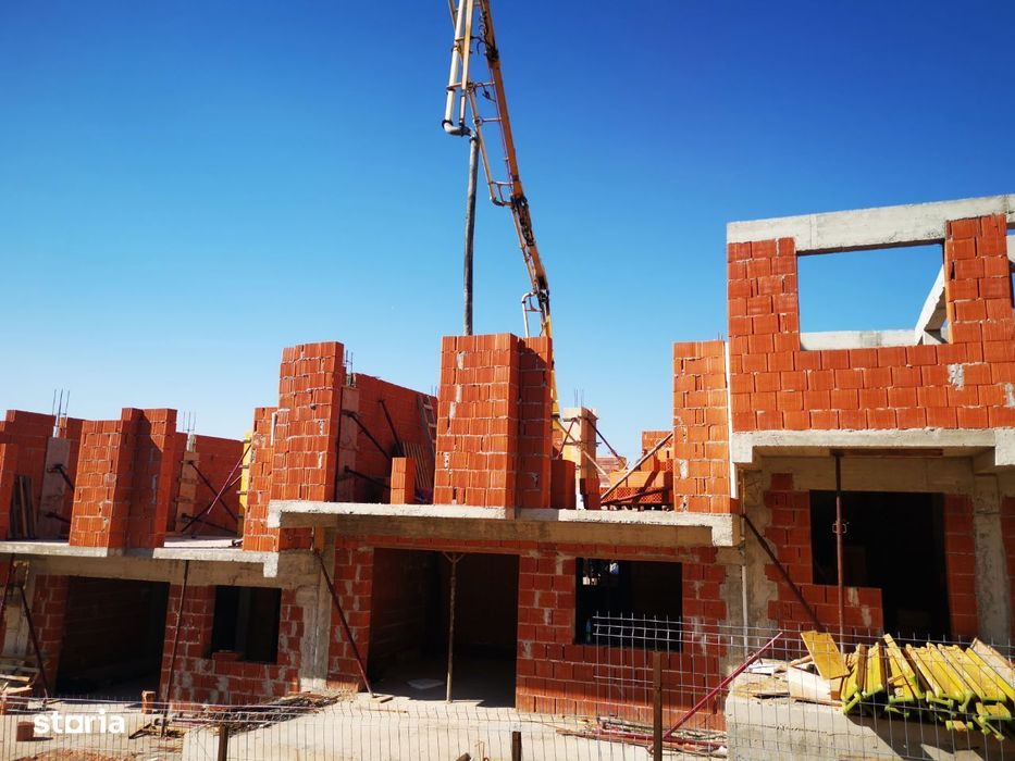 Apartamente in Case insiruite de 5 camere cu gradina si loc de parcare