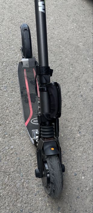 Trotineta electrica E-TWOW MASTER, viteza 25km/h, autonomie 40km, rulaj 137km, ca noua.