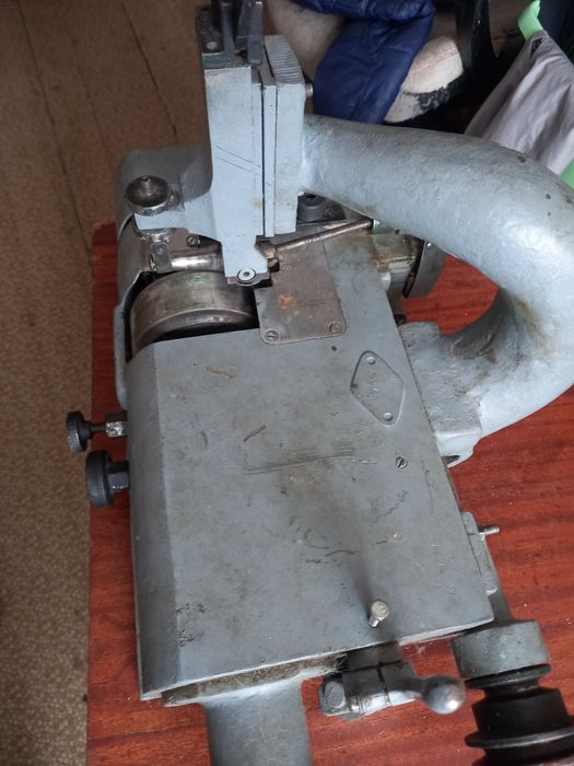 Машина для спуска края кожи