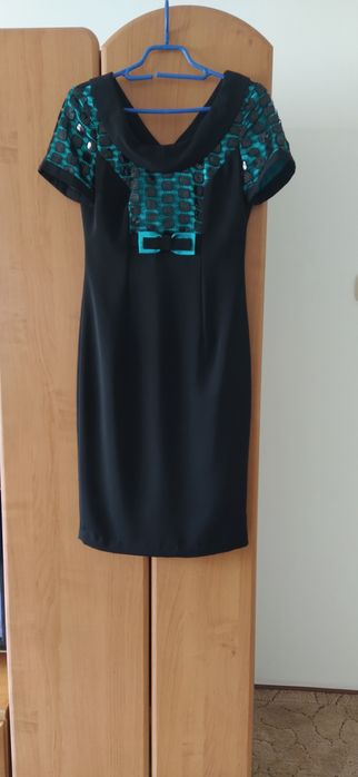 Vand rochii de ocazie