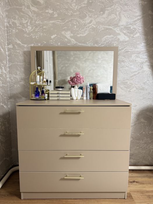 Продам шкаф с комодом