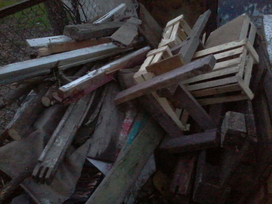 Продам дрова дешево  3 куба  (для бани)