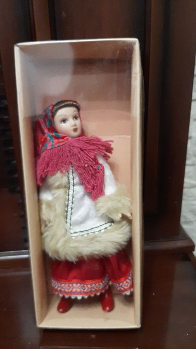 Кукла,фарфор.18 см.Серия:"Костюмы народов мира"