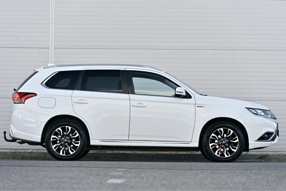 Mitsubishi Outlander 2.0 PHEV Plug In Hybrid 203 C.P. 12.2015 Euro6