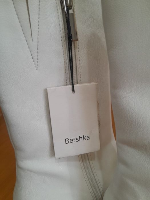Ботинки белые кожанные Bershka