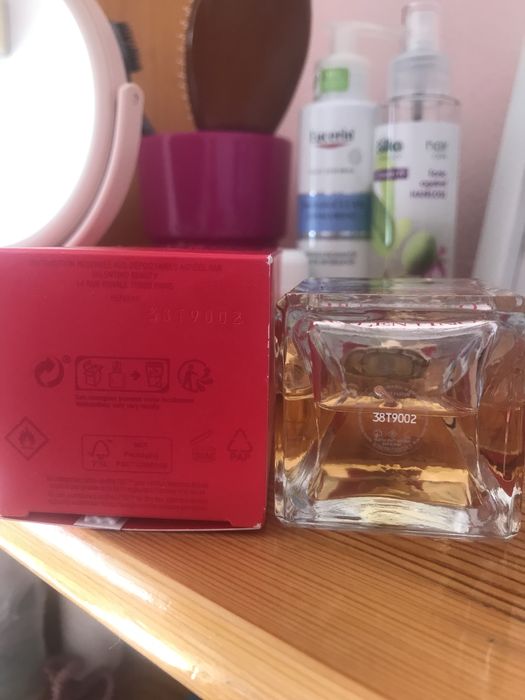 ПРОМОЦИЯ Дамски парфюм Valentino Voce Vita+подарък отливка