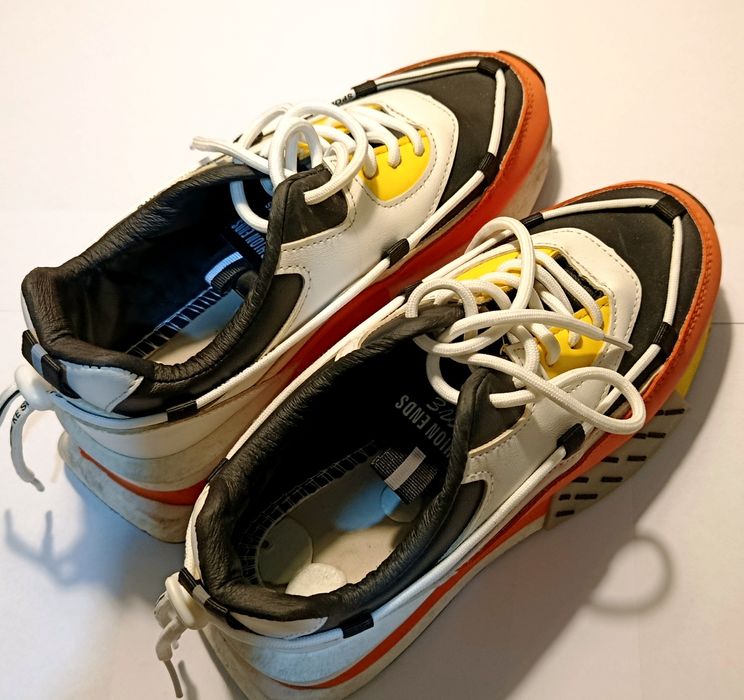 Женские кроссовки модные