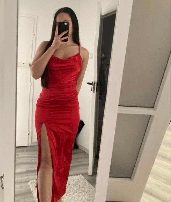 Rochie rosie satinata cu spatele gol snur ajustabil XS