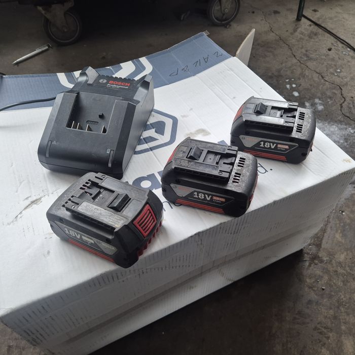 Акумулаторен Ъглошлайф  BOSCH