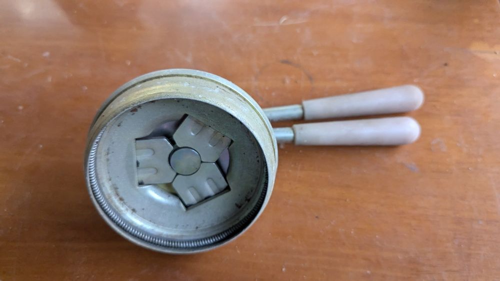 Закрывашка банок, рабочая в хорошем состоянии