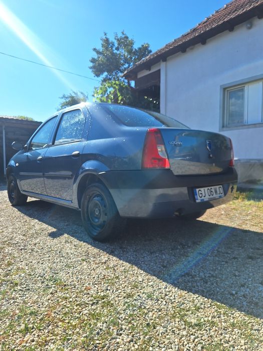 Vând Dacia Logan