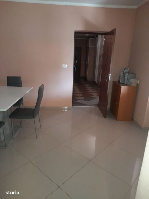 Casă cu 4 camere și curte spațioasă