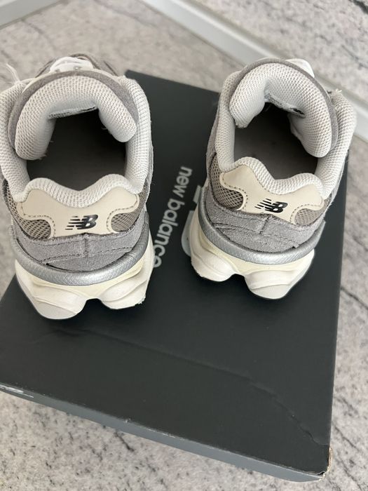 New Balance 9060 21,5 размер Нови