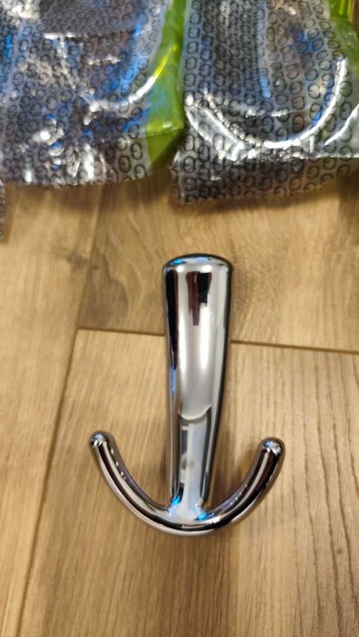 Мебелен обков - закачалки и дръжки на 1/3 от цената