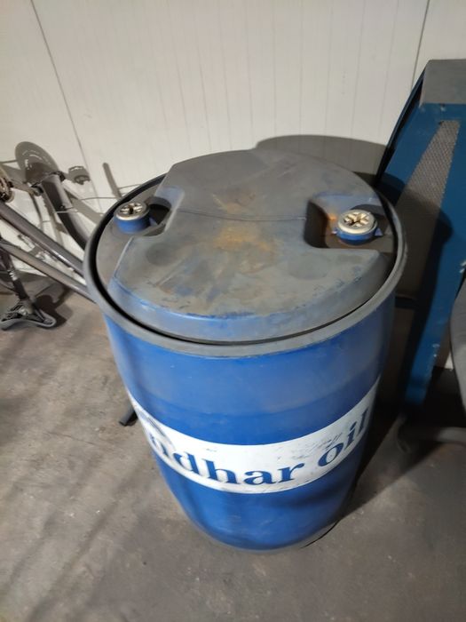 Butoi din plastic 200 litri calitate foarte buna