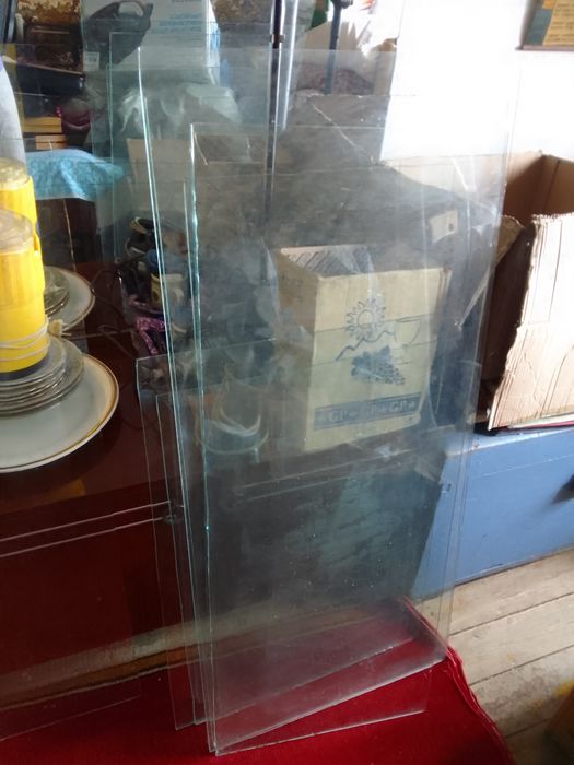 Стекло отдам даром