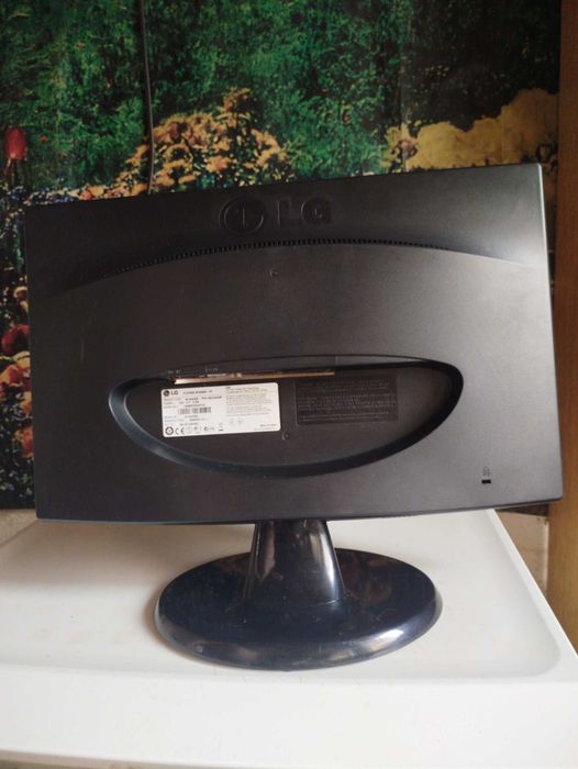Продам Монитор LG 19