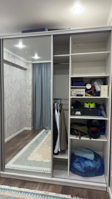 Продам шкаф купе с зеркалом