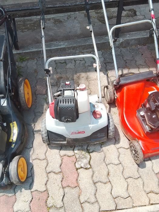 Mașină de tuns iarba
