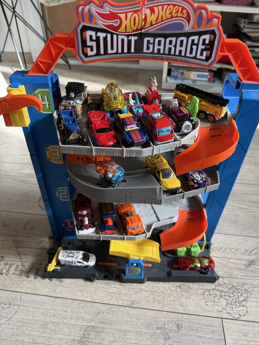 Hot wheels monster truck писти