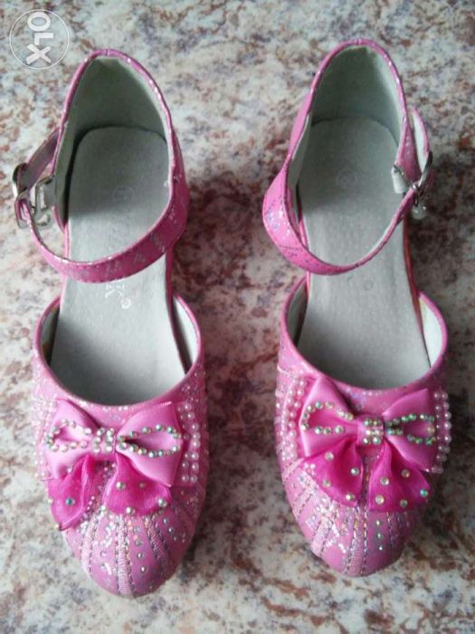 Продаю детские туфли