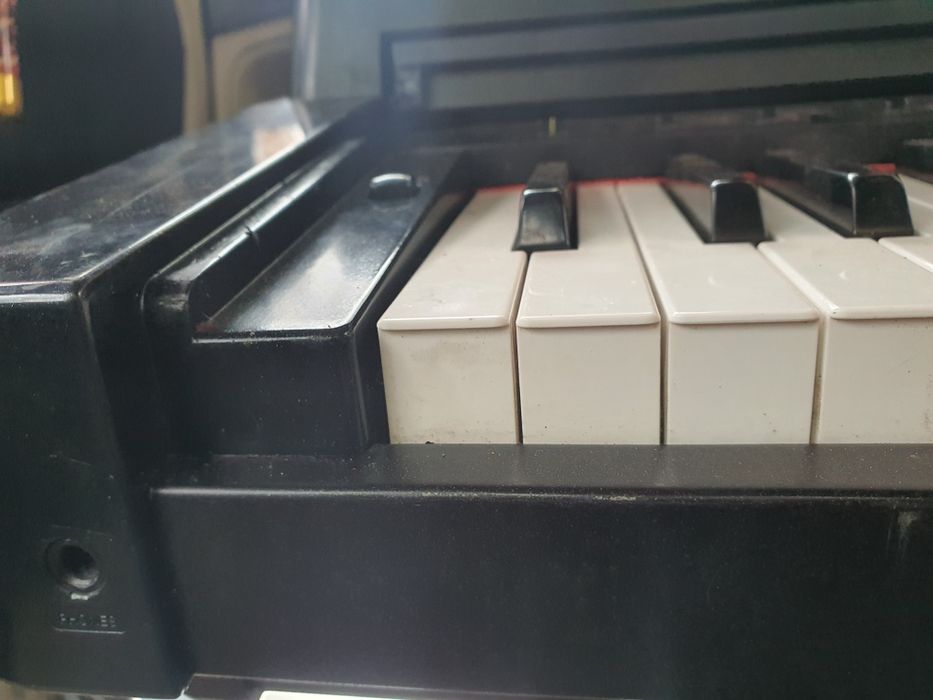 Pian electronic Yamaha cu 8 octave, scula de calitate