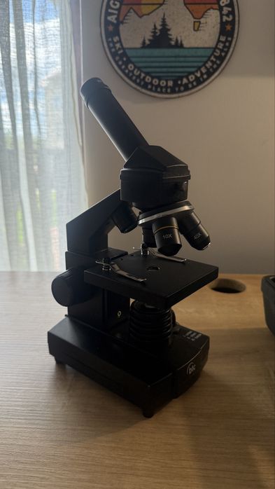 Microscop electric