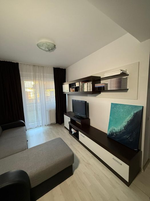 Vând mobilă living + canapea extensibilă – stare foarte bună