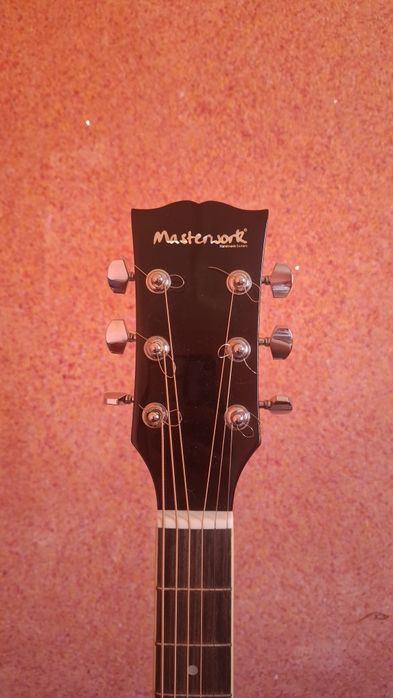 Akustik gitara sotiladi kelishamiz