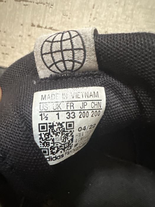 Vand adidasi Adidas negri, imitatie piele, marimea 33