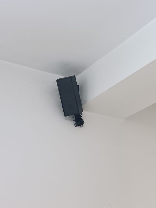Vând Sony HT-RT3, un sistem home cinema 5.1 cu o putere totală de 600W și conectivitate Bluetooth