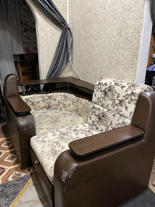 Отдам мягкий уголок от дивана