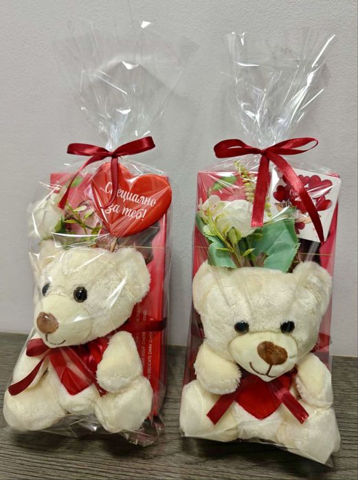 Плюшено мече с кутия бонбони