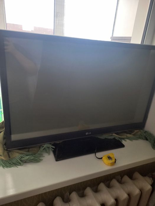 Телевизор 80×60 отличное