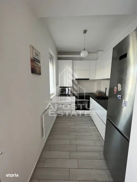 Apartament cu 3 camere, de inchiriat, Dumbravita, Loc de parcare