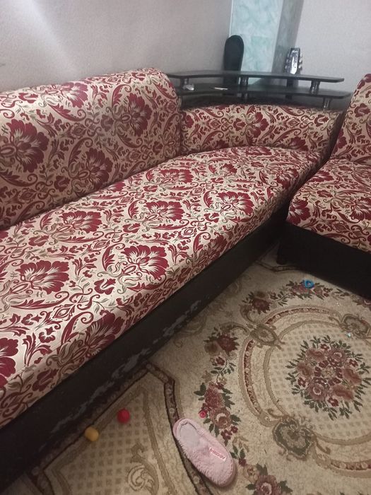 Продам 2 дивана, 3 шкафа, кухонные гарнитуры, раскладной стол