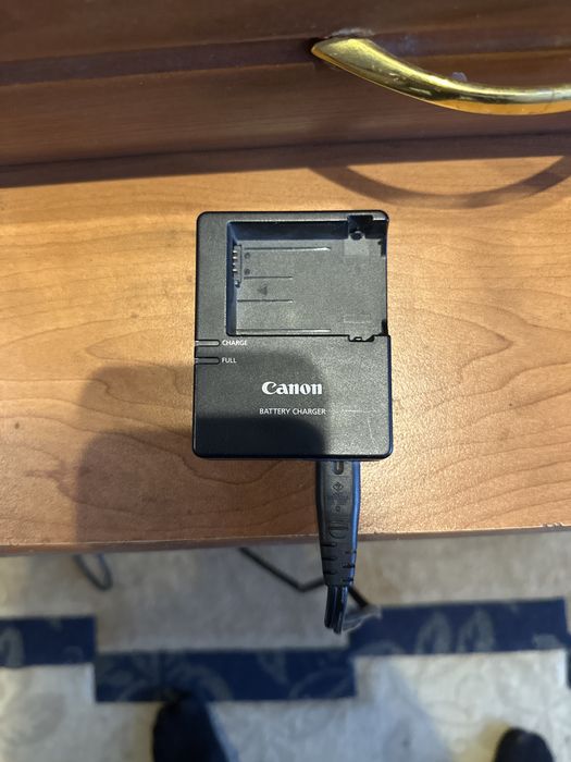 Продам зеркальный фотоаппарат Canon EOS 600D