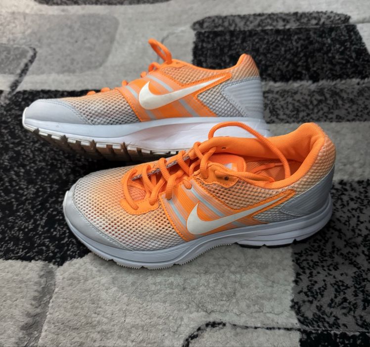 Дамски маратонки Nike