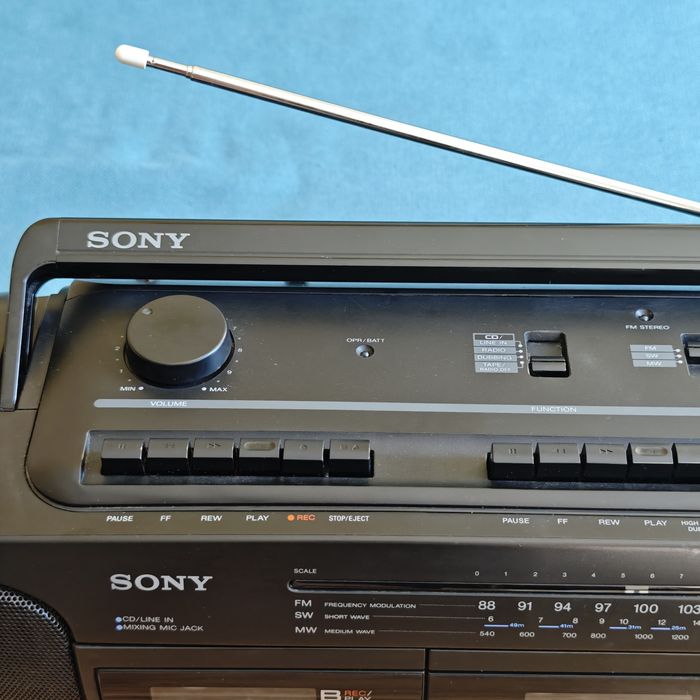 Двукасетъчен радиокасетофон Sony CFS-DW34S