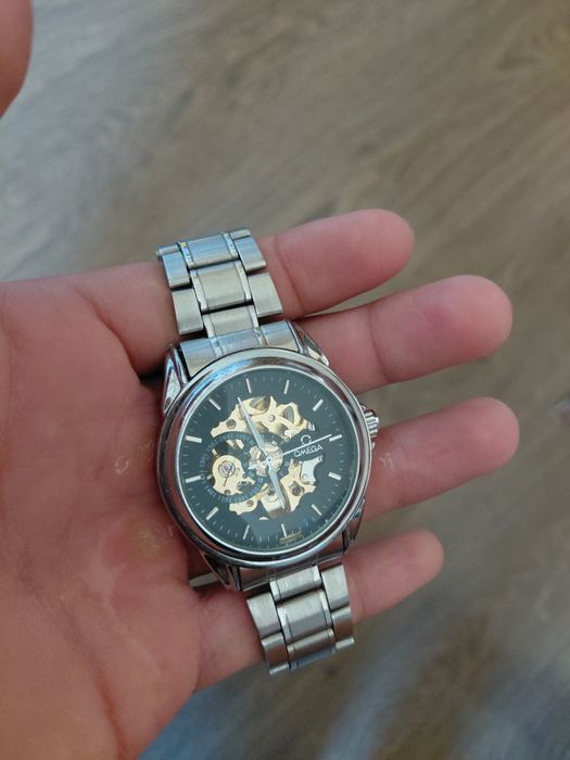 Продам часы механические Omega