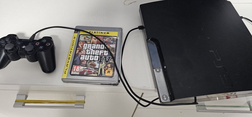 Ps3 PlayStation 3 cu controler și joc GTA