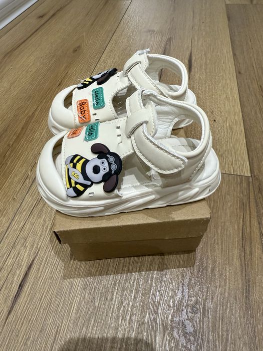 Детски сандали - бежови