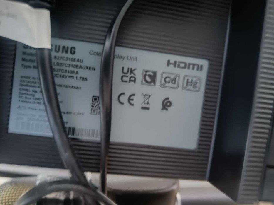 Широкоформатен LED монитор Samsung  27" (68.58 cm)