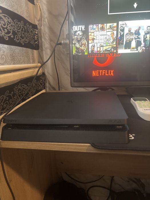 Продавям Ps 4 slim с 190 игри