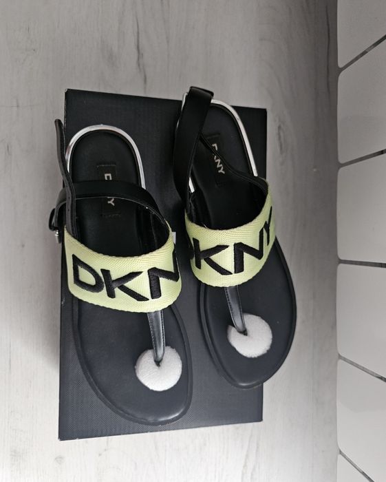 Летни сандали DKNY
