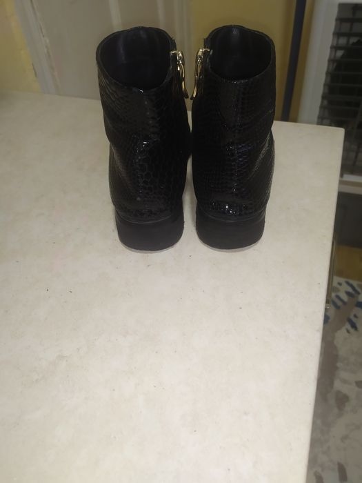 Женские демисезонные ботинки