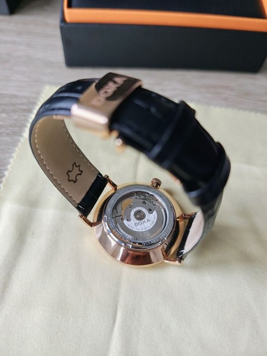 Ceas Doxa automatic, 40 mm, ca nou. 1900 lei.