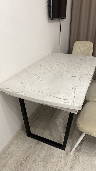 Продам кухонный стол