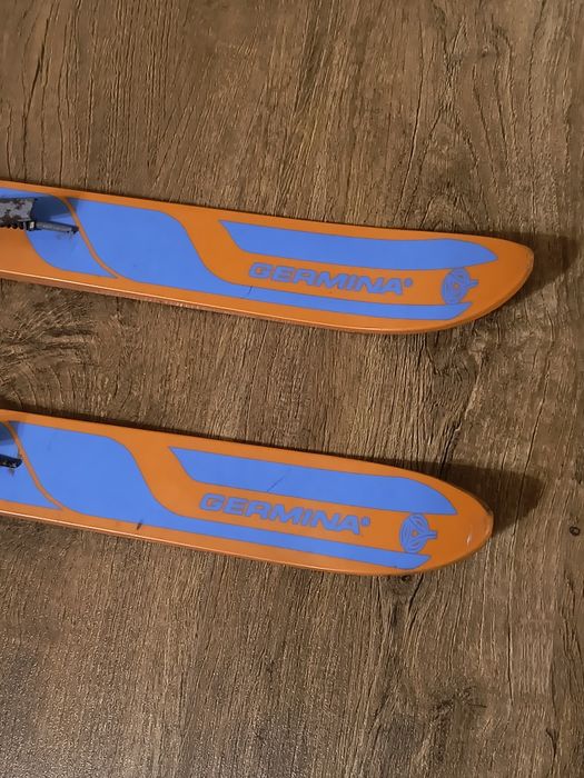 Детски ретро ски, произведени в Германия- 30 евро 
Дължина - 87 см
Бур