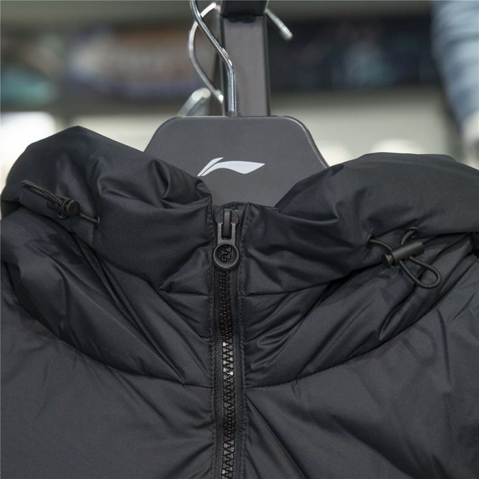 Продам куртку новую Li - ning